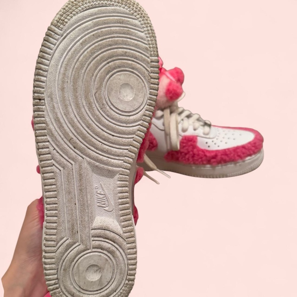 Customized Hello Kitty Pink and White Air Force 1 - Picture 6 of 8